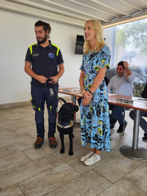 Pets  - la consegna di Tea a Jacopo, da parte della Signora Ingrid Strom
