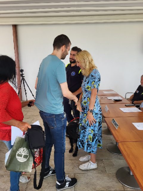 Pets  - la consegna di Tea a Jacopo, da parte della Signora Ingrid Strom