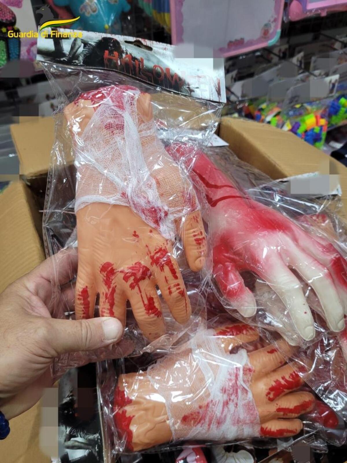Halloween, la Guardia di Finanza sequestra circa 4 milioni di prodotti non conformi. Controlli anche nel Lazio. - 