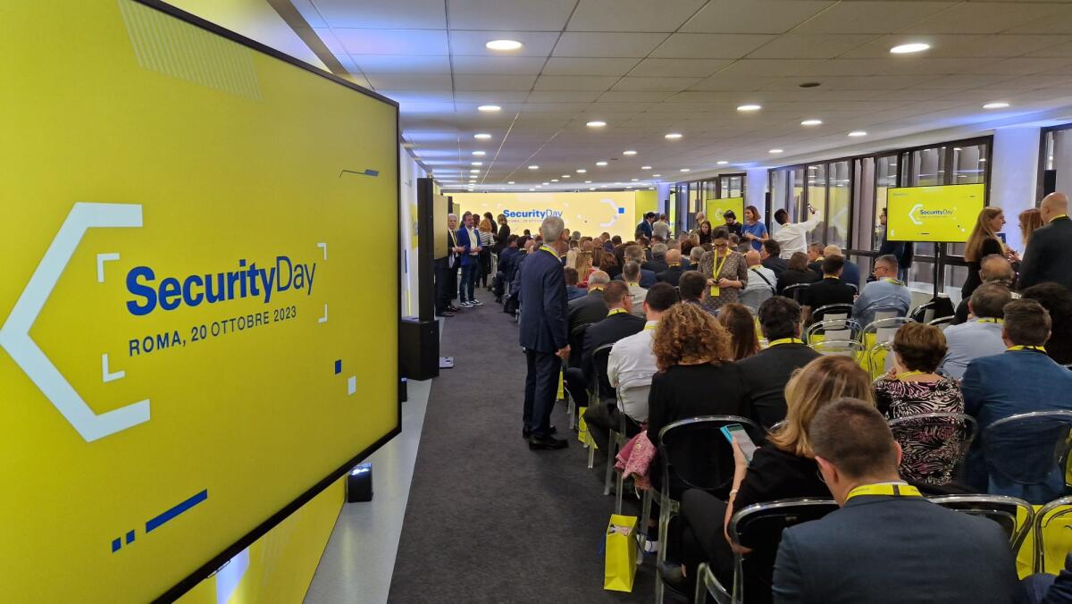 “Security Day” di Poste Italiane: il Ministro Piantedosi incontra le vittime di rapine. Riconoscimento ad una dipendente di Latina. - 