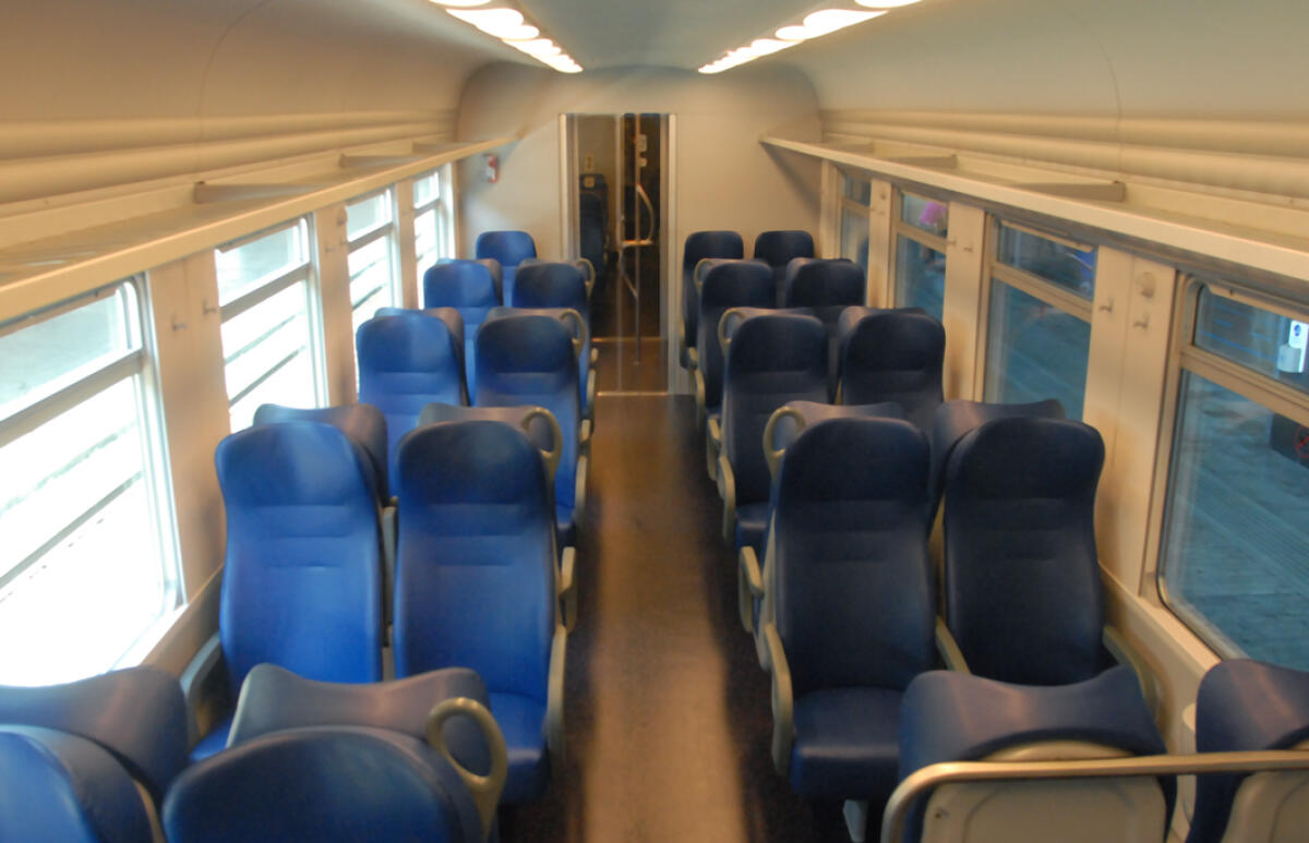 15enne molestata in treno sulla Velletri-Roma. 30enne arrestato dalla Polizia per violenza sessuale. - 