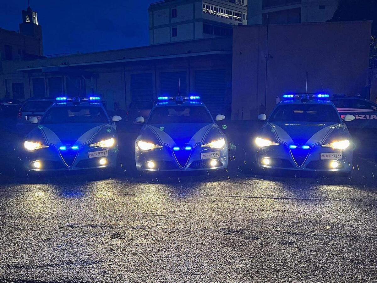 Inseguito per le vie del centro di Latina, si disfa di oltre 40 grammi di hashish: 30enne arrestato dalla Squadra Volante. - 