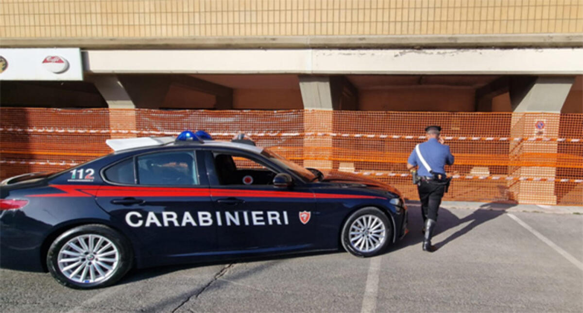 Fiamme in un riparo di fortuna in via Romagnoli, a Latina. - 