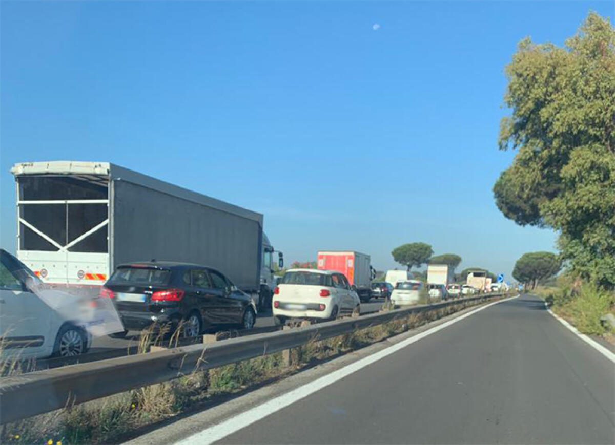Code chilometriche sulla Pontina per un tamponamento all’altezza dell’uscita di Borgo Santa Maria, a Latina. - 