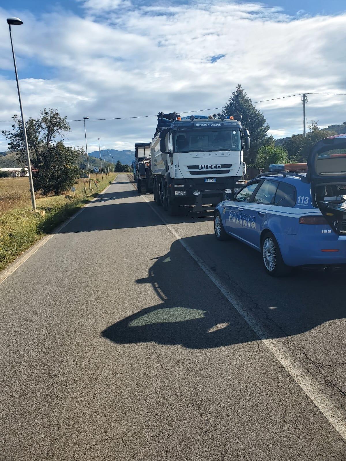 Cantiere senza autorizzazione e privo di segnaletica, la Stradale di Latina sanziona la ditta - 