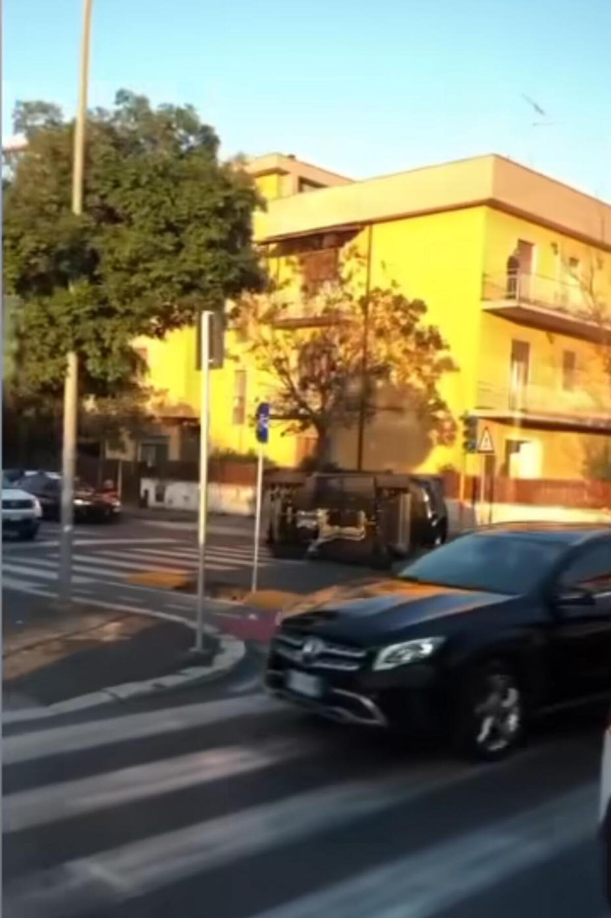 Due incidenti in centro nel giro di poche ore ad Aprilia, all’incrocio di via Toscanini ed in via Gramsci. - 