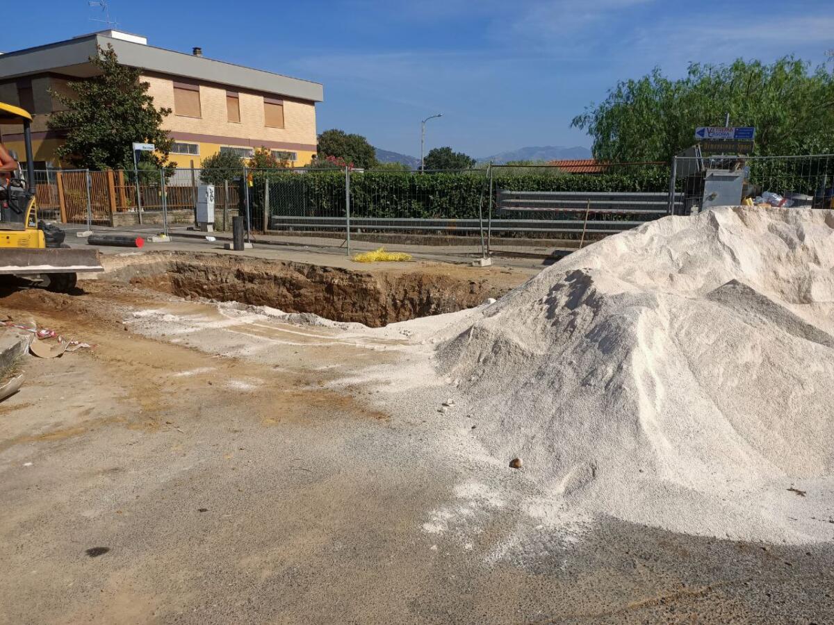 Via Dante Alighieri, a Cisterna, chiusa al traffico sino a questa sera per lavori. - 