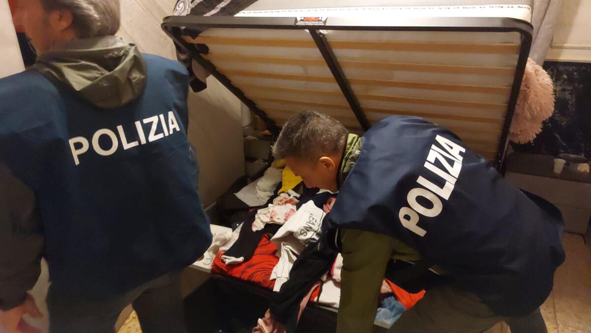Traffico di droga, vasta operazione, coordinata dalla DDA, nel quartiere romano di Tor Bella Monaca. - 