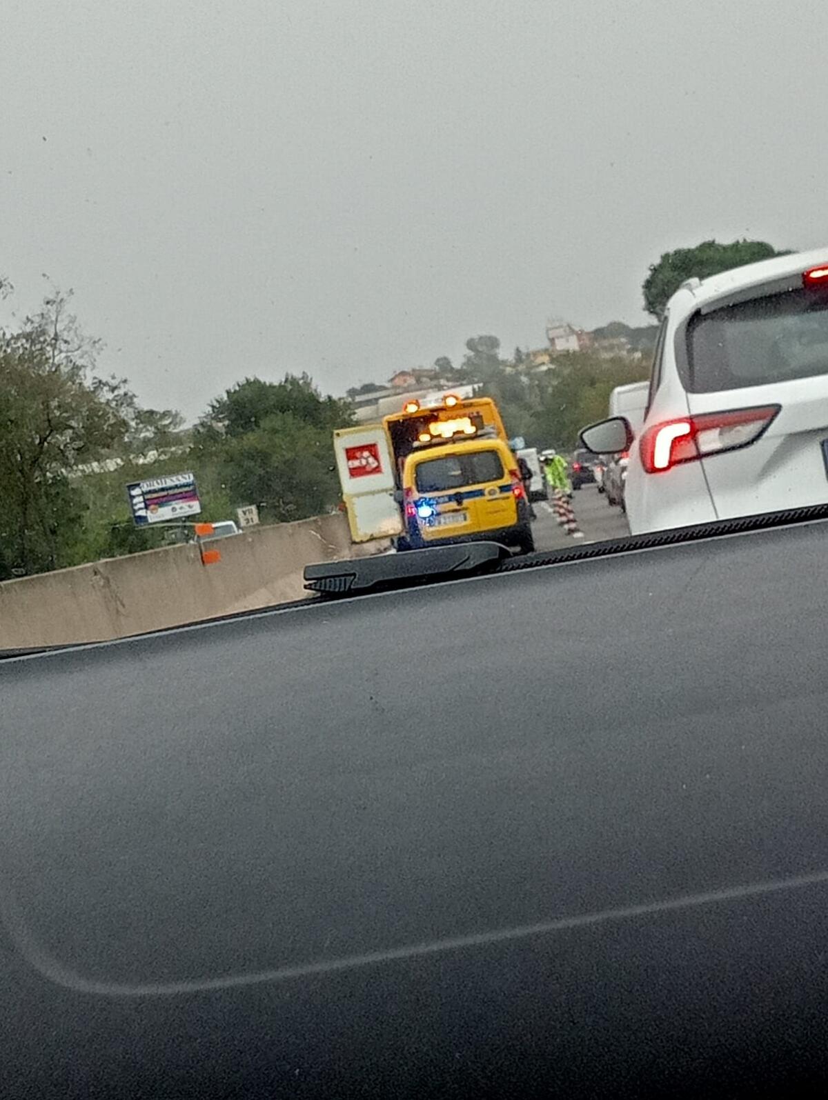 Pontina bloccata a Pomezia in direzione Latina - 