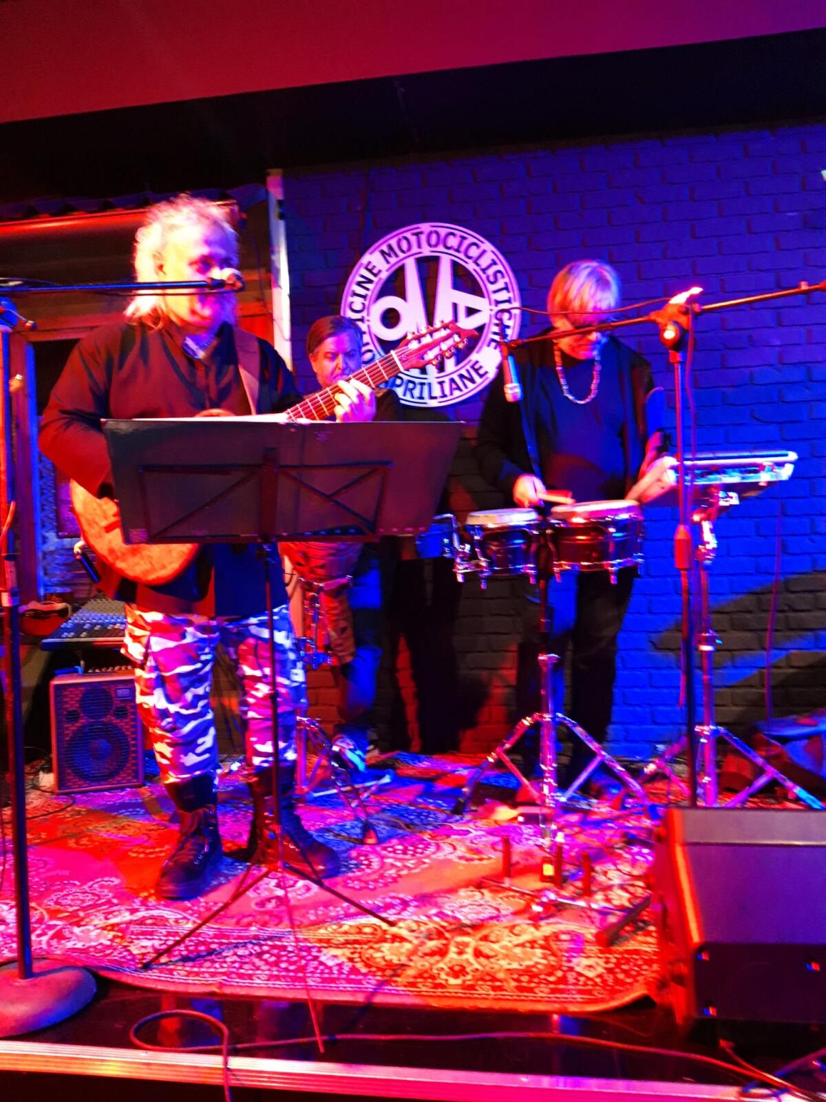 Alle Officine Motociclistiche Apriliane venerdì 10 novembre il concerto di Tony Esposito - 