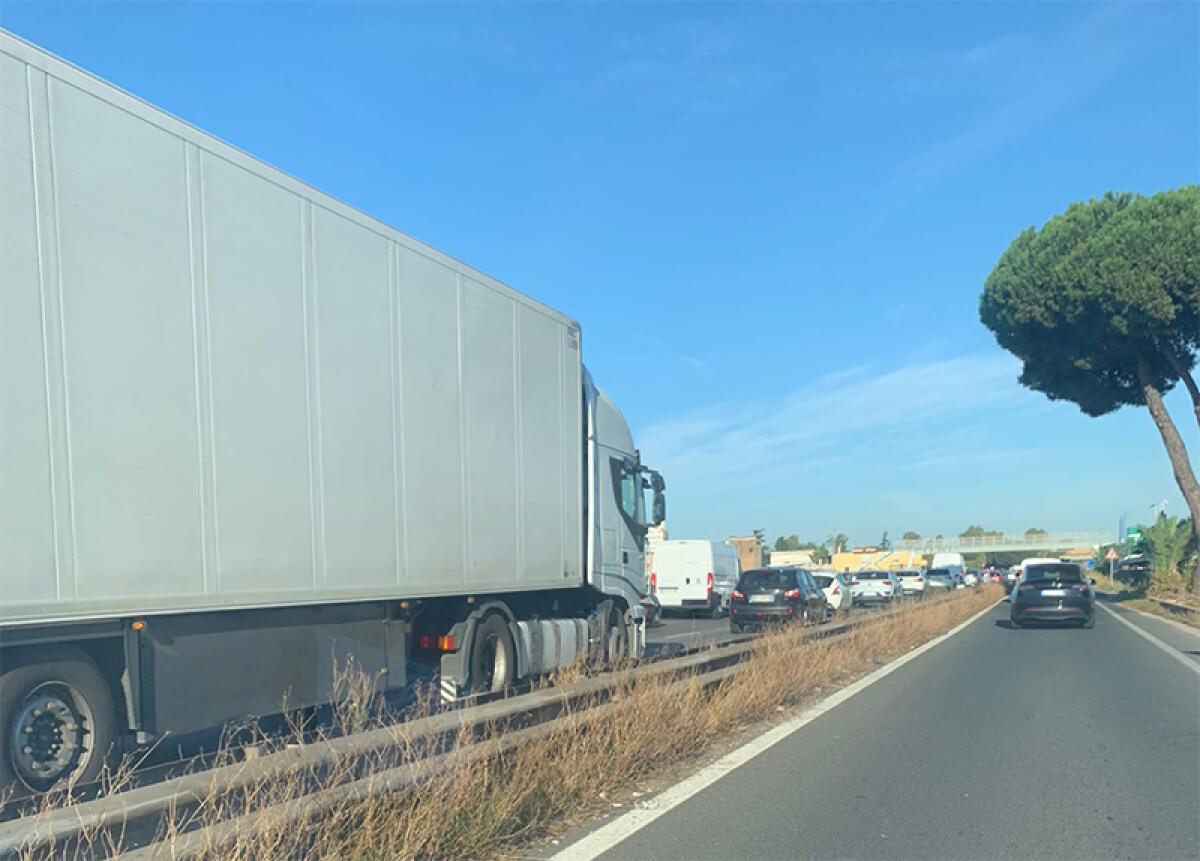 Rimosso l'incidente sulla Pontina, ad Aprilia, altezza uscita per la Nettunense. - 