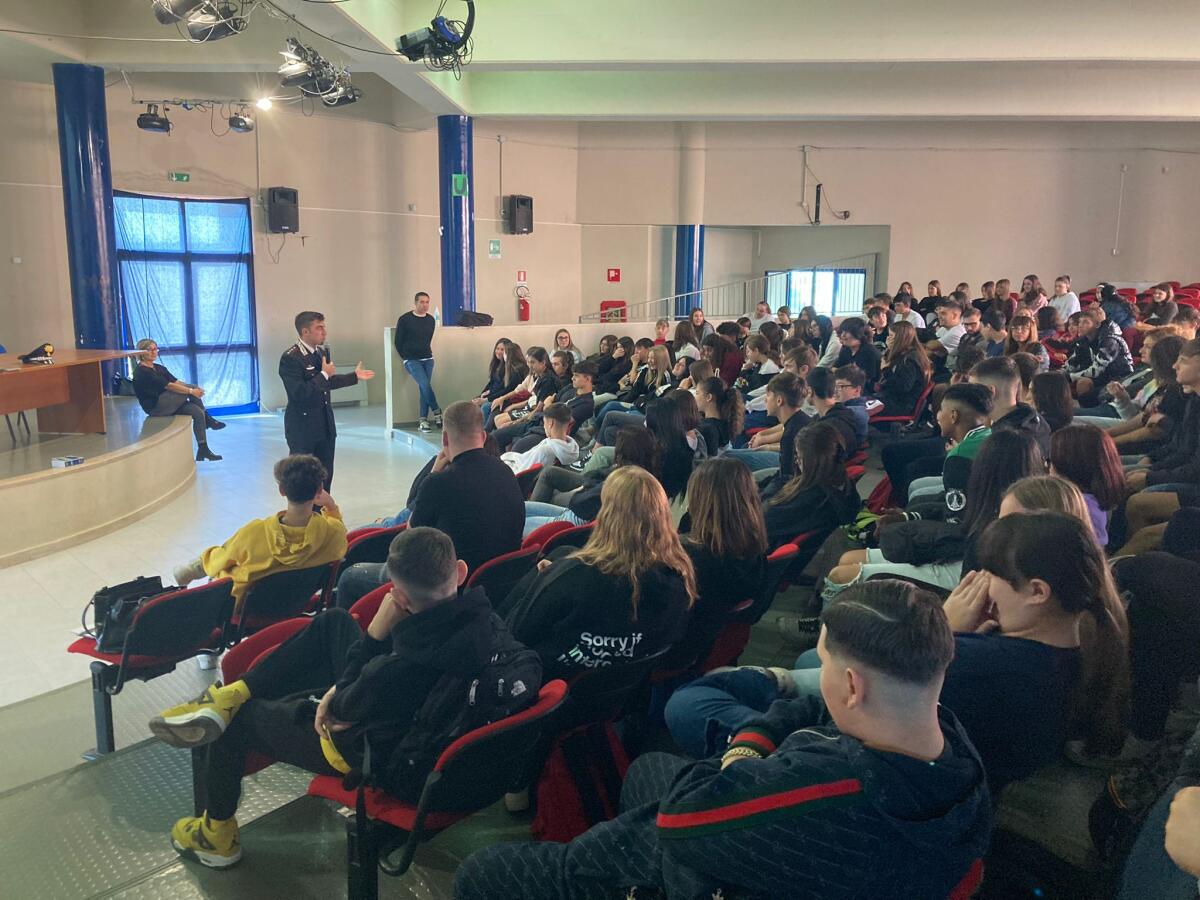 “Bullismo ON/OFF”, i carabinieri di Anzio incontrano 250 studenti dell'istituto Apicio – Colonna - Gatti - 