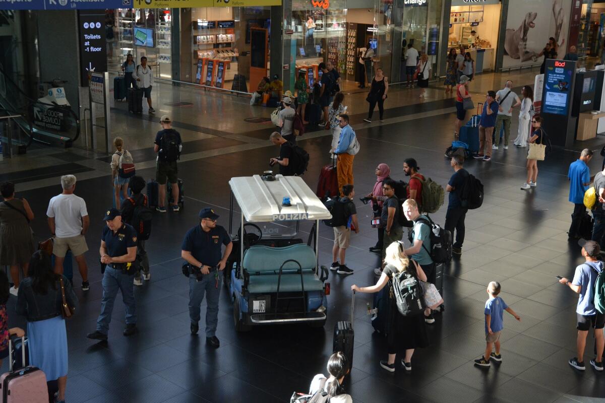 Furti alla Stazione Termini, la polizia arresta tre persone - 