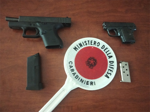 le pistole sequestrate dai Carabinieri di Aprilia