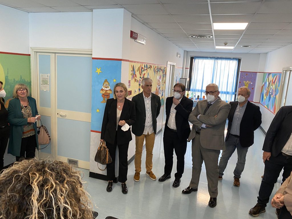 La dottoressa Cavalli insieme al sindaco di Aprilia Principi, il consigliere regionale La Penna, e il direttore del distretto Latina 1, Lucarini