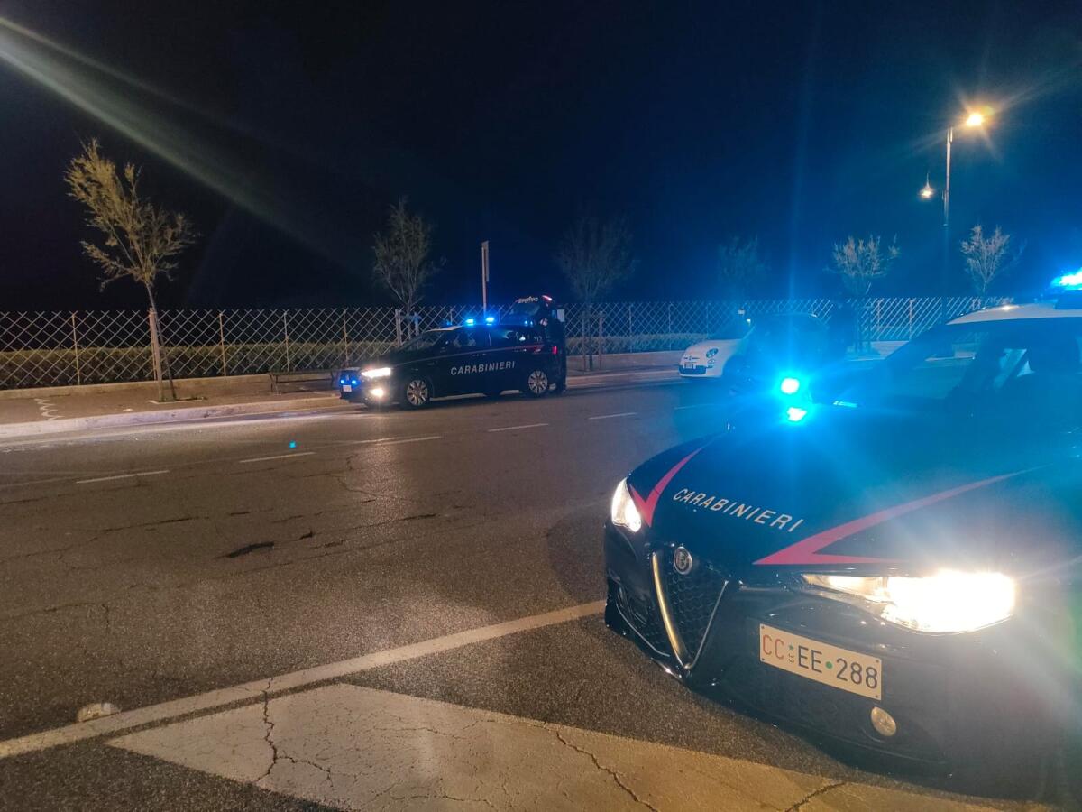 Insulta la moglie, poi la ferisce con il vetro di una finestra rotta: 48enne in arresto a Nettuno - 