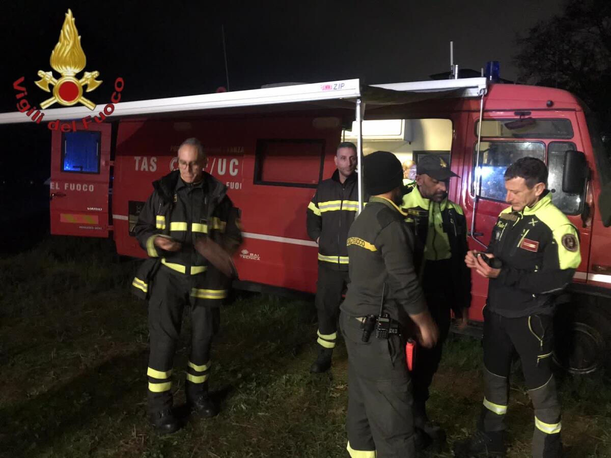 Si perde in un bosco a Nettuno, ritrovato dai vigili del fuoco in piena notte - 