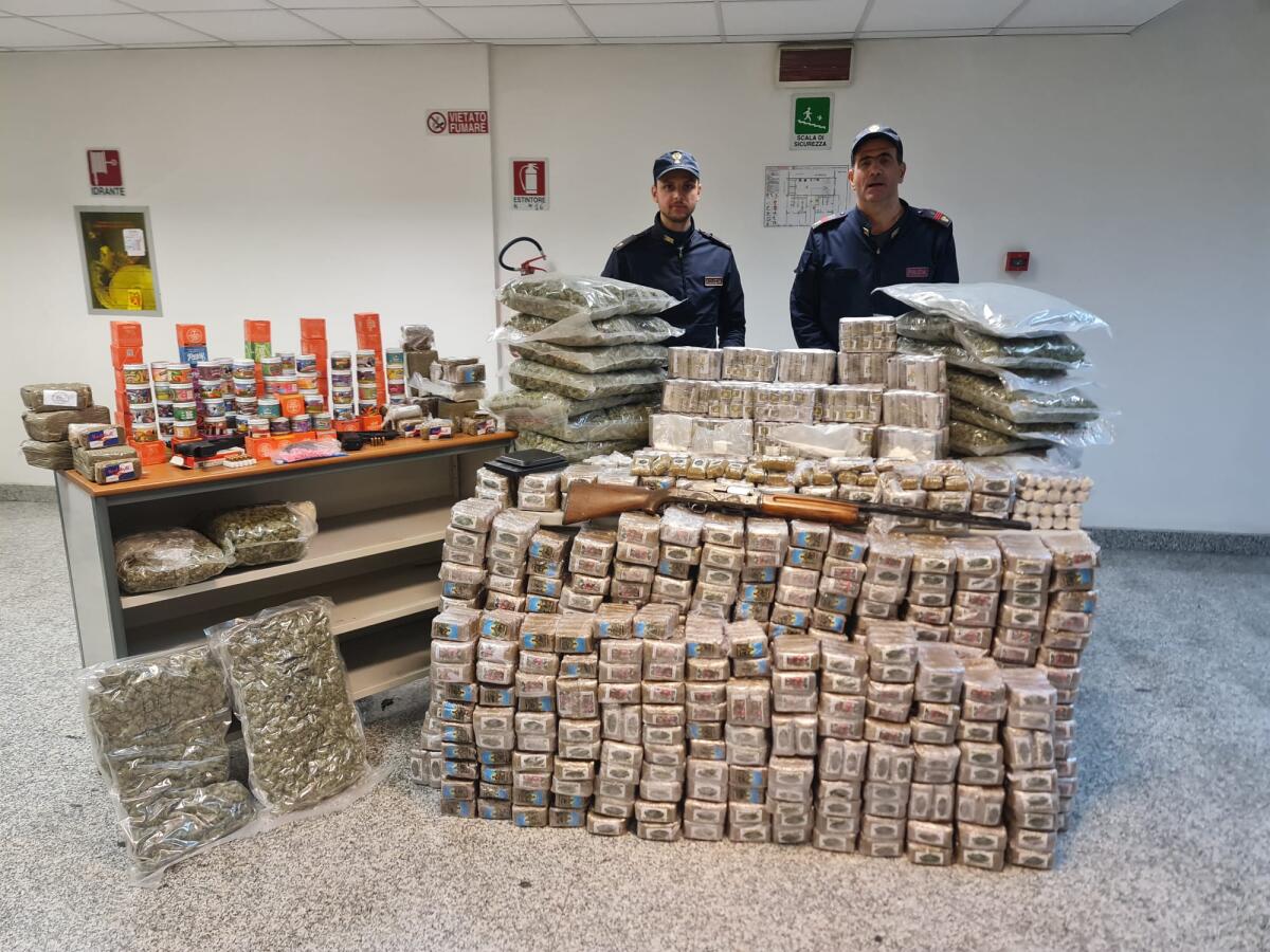 Sequestrati 300 chili di droga: tre pusher in arresto - 