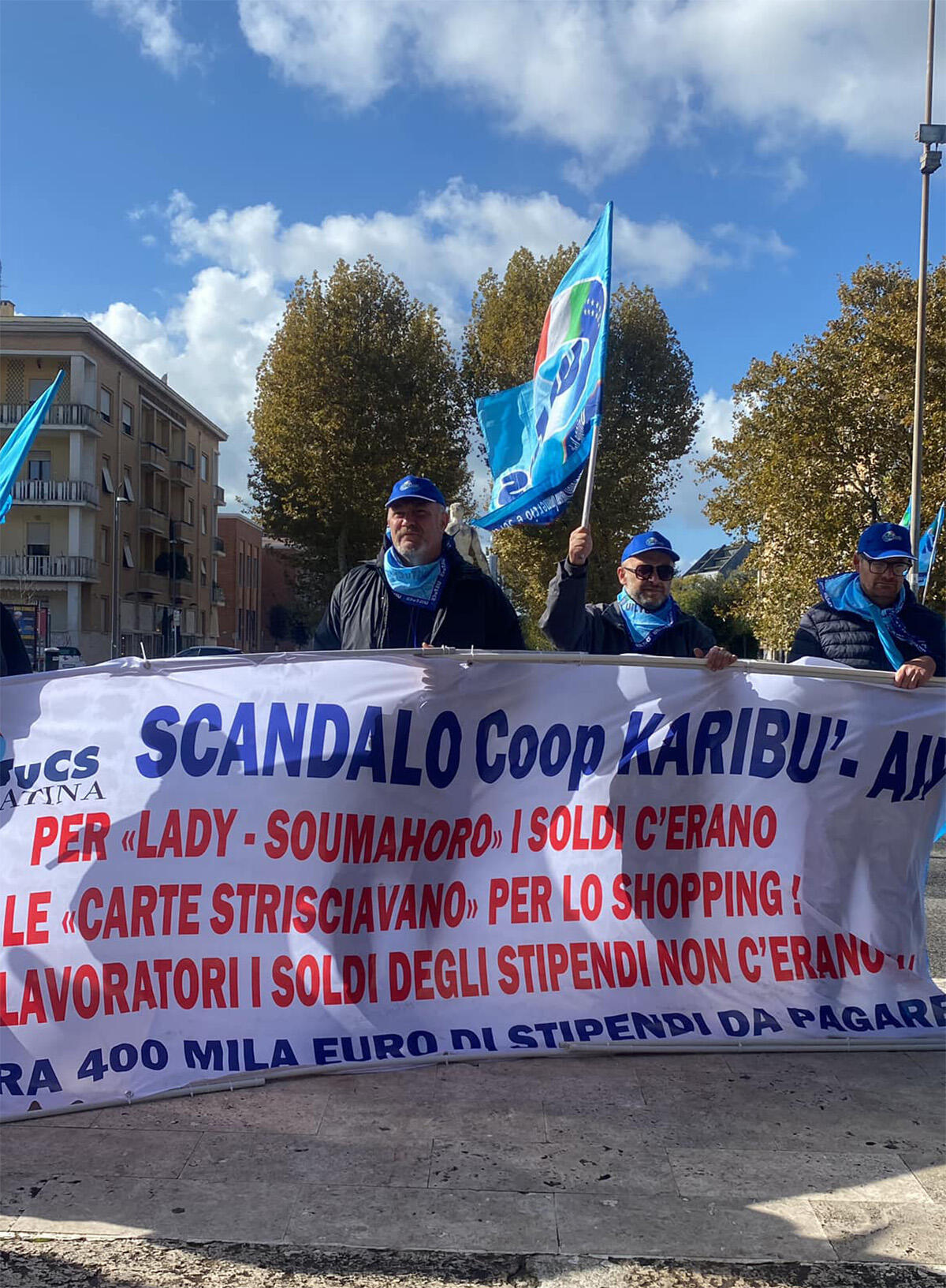 Karibù - Udienza preliminare rinviata, lavoratori protestano davanti al Tribunale di Latina - 