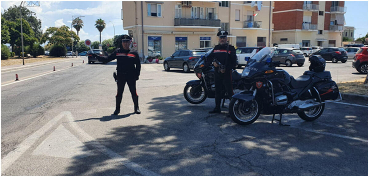 Lo colpisce al volto con il fondo di una bottiglia dopo una lite, denunciato - 