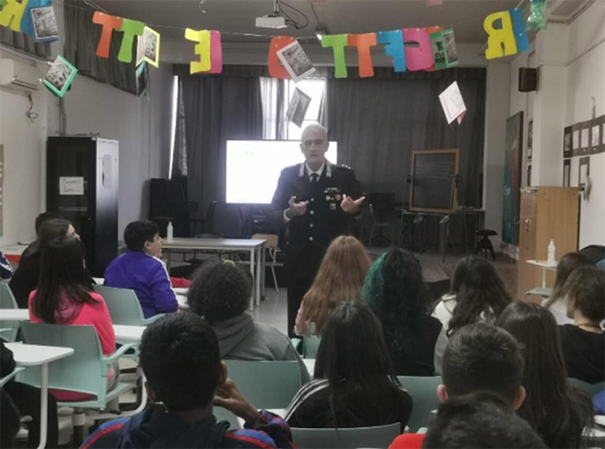 Gli alunni dell’Istituto Comprensivo “Antonio Gramsci” di Aprilia a lezione di legalità con i Carabinieri. - 