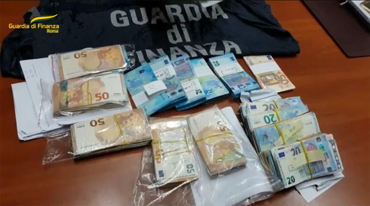 Usura e riciclaggio, la Guardia di Finanza del comando provinciale di Roma arresta 4 persone - 