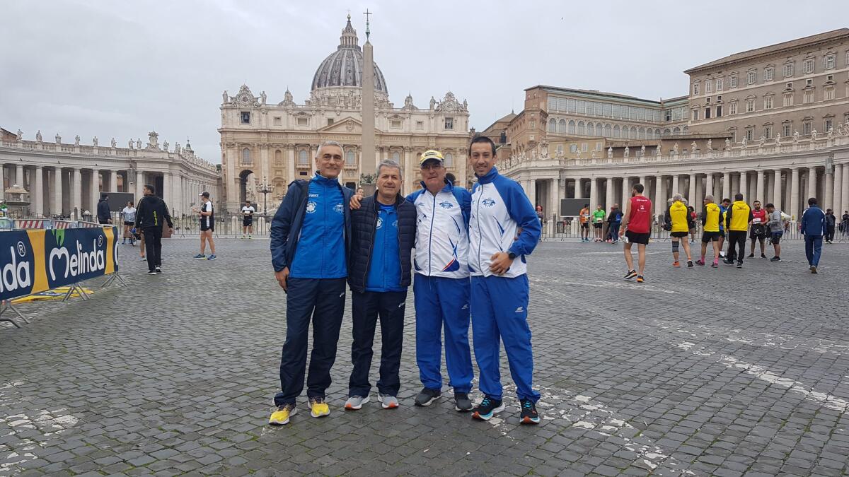 Gli atleti della Podistica Aprilia  alla 15esima “Corsa dei Santi” nella Capitale. - 