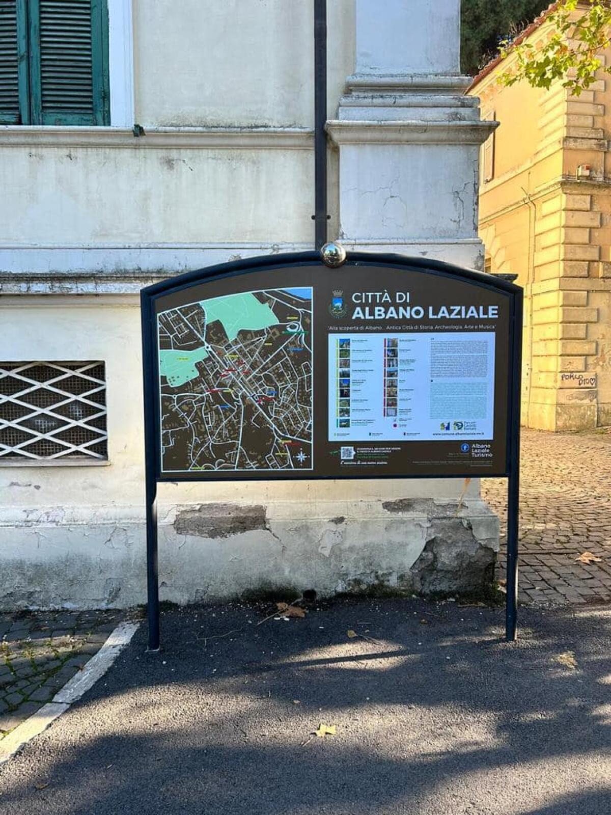 Arriva la nuova segnaletica turistica nel centro storico di Albano. - 