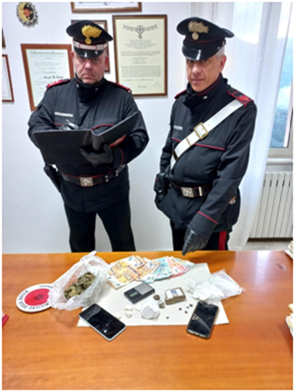 Cocaina, hashish e marijuana in casa: in arresto 36enne - 