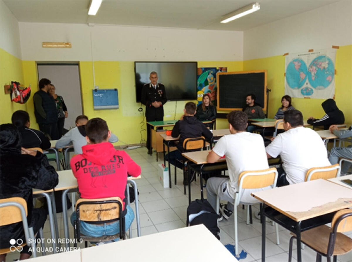 Formazione della cultura della legalità, i Carabinieri di Aprilia incontrano gli studenti dell’Istituto superiore “Rosselli”. - 