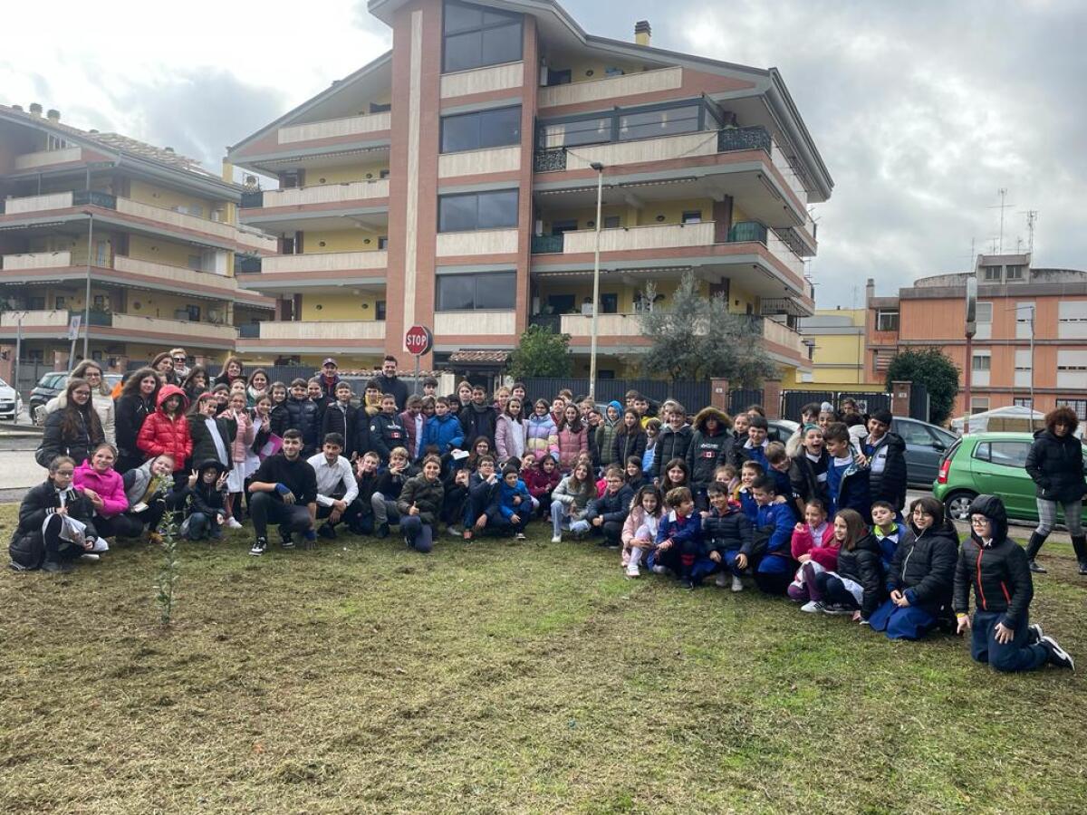 "Un albero per il futuro", l'iniziativa presso la scuola Elsa Morante di Aprilia - 