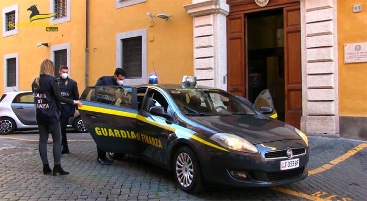 Catturato dalla Finanza, sul litorale romano, un pericoloso latitante colpito da un mandato di cattura internazionale. - 