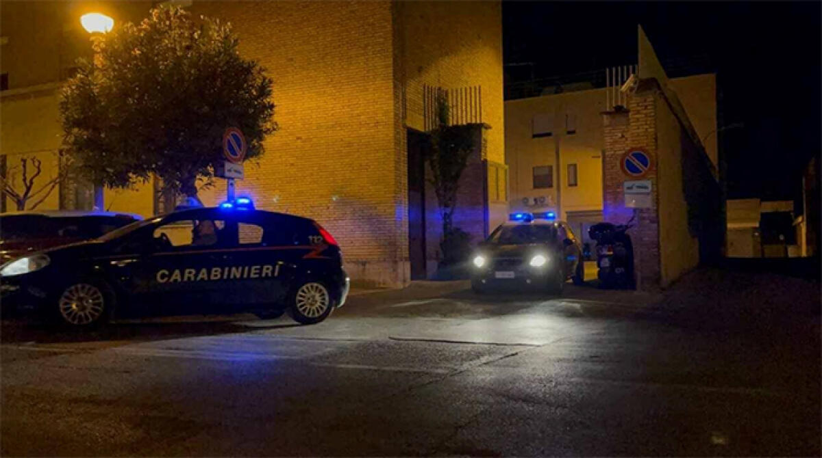 Sabaudia - Dà in escandescenze prima in un locale e poi nella Stazione dei Carabinieri - 