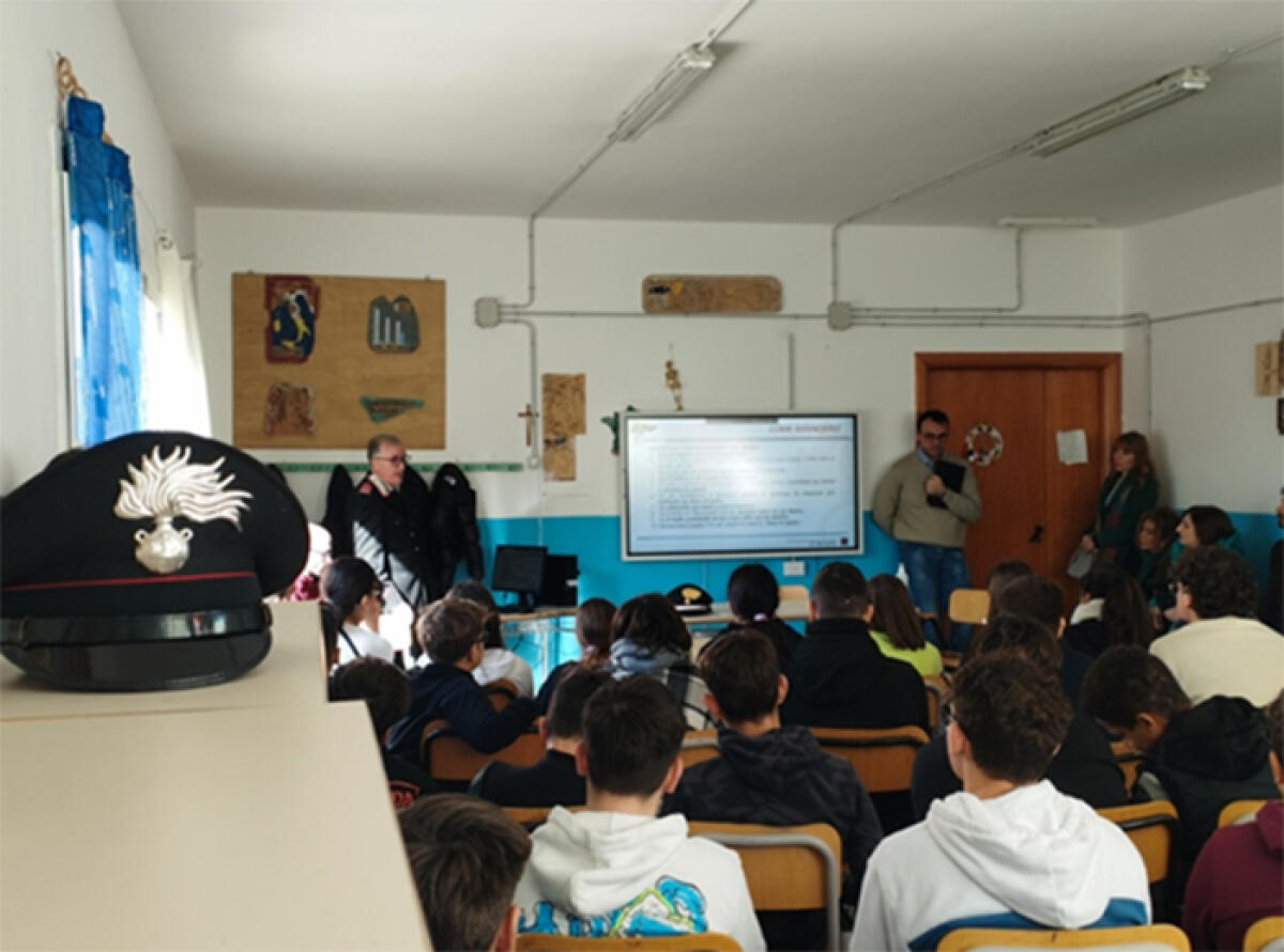 Legalità, i carabinieri di Ponza incontrano gli studenti dell’isola. - 