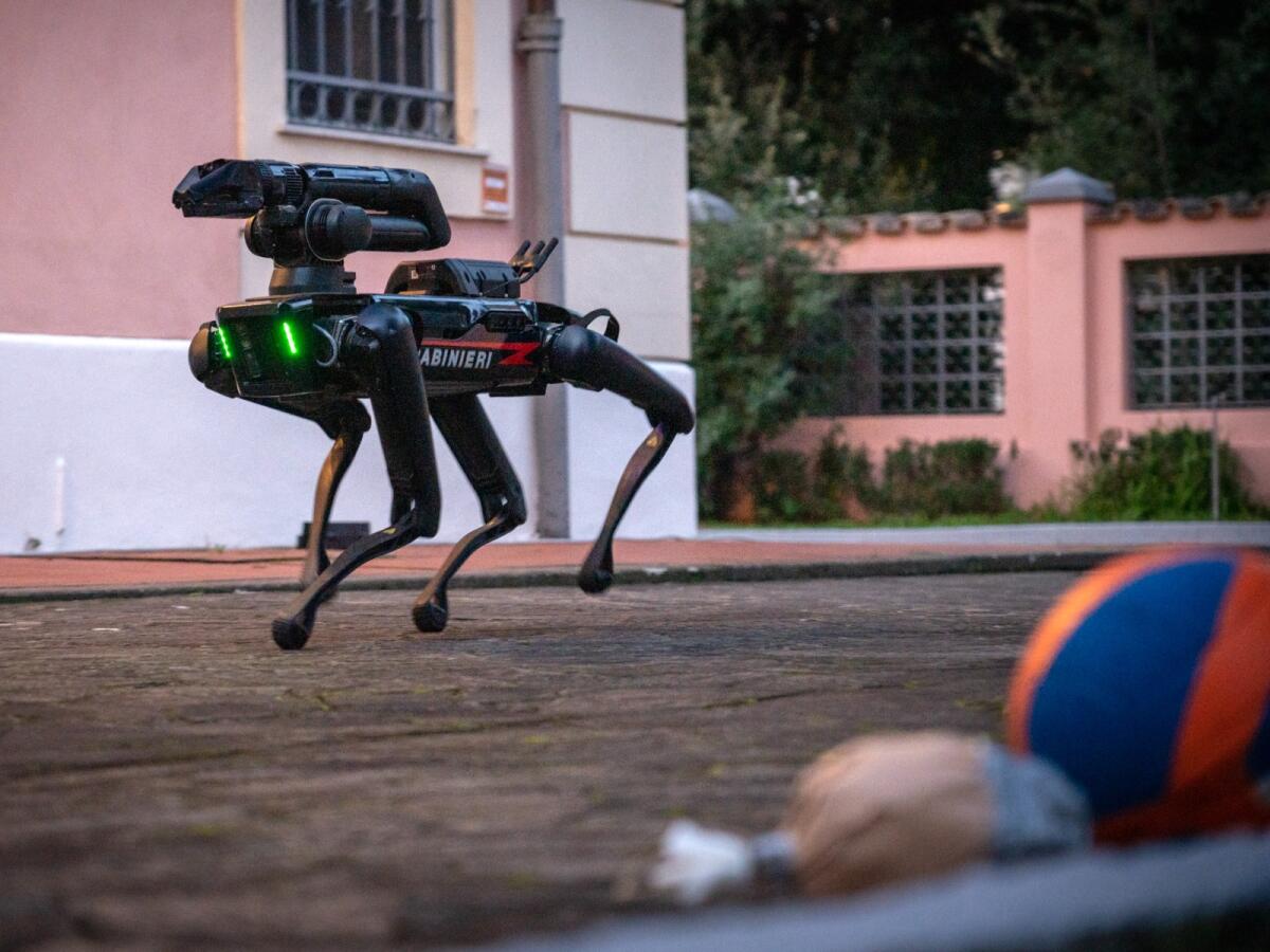 L'Arma dei Carabinieri arruola "Saetta", primo cane robot - 