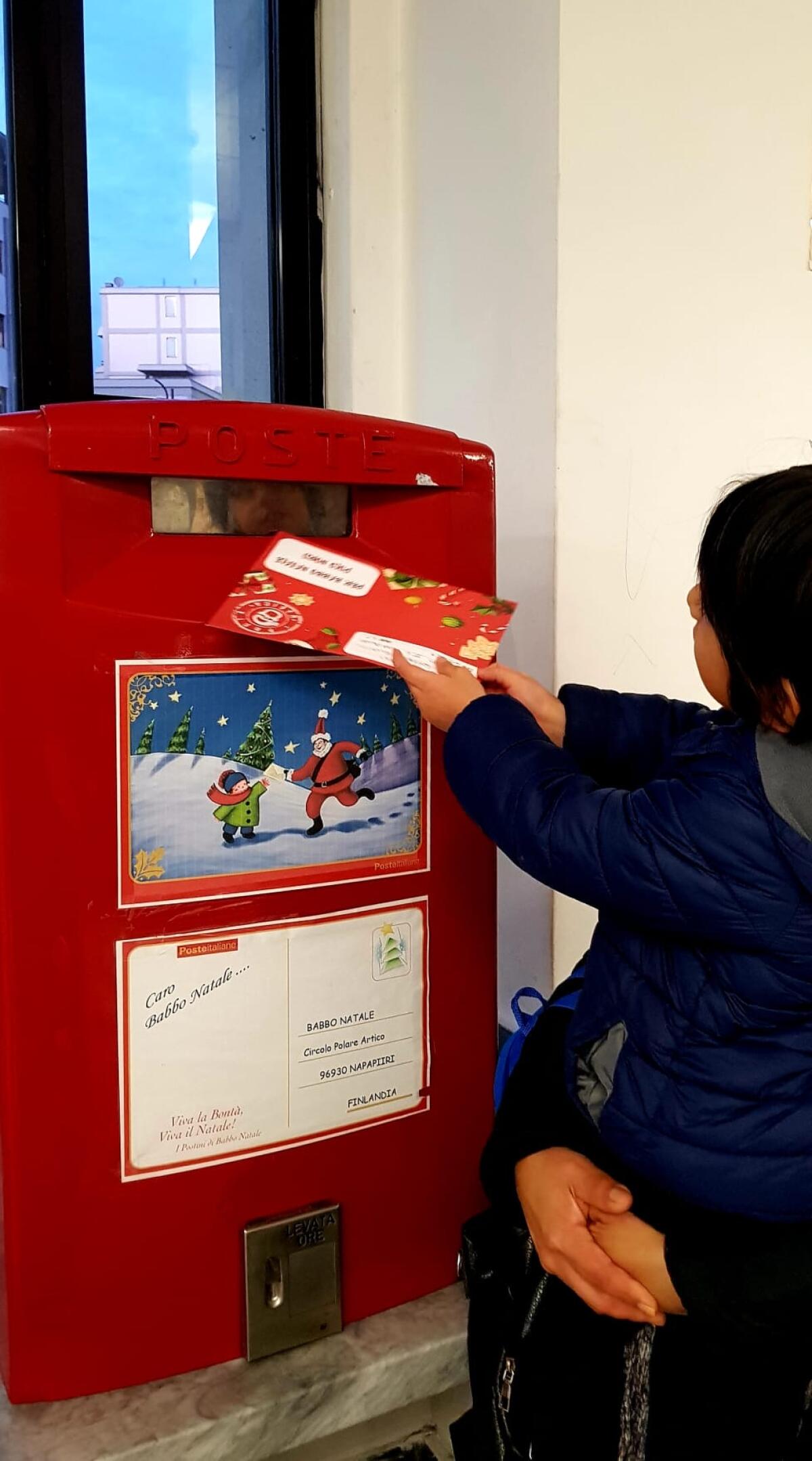 I bimbi pontini inviano le letterine a Babbo Natale tramite gli 87 uffici postali della provincia - 