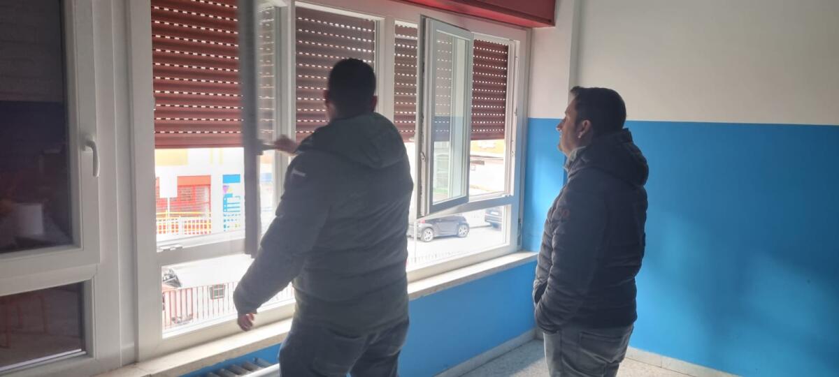 APRILIA - Nuovi infissi alla scuola "Elsa Morante". Prossimo intervento alla scuola di Vallelata. - 