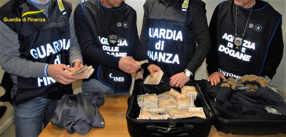 Adm e Guardia di Finanza scoprono oltre 17 milioni di euro di valuta negli aeroporti di Roma e nel porto di Civitavecchia. - 