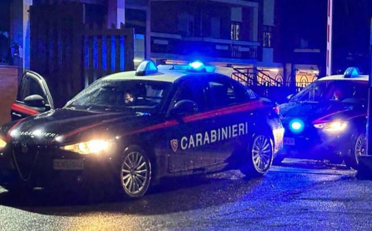 Armi, droga e proiettili nascosti nella cantina di un medico di Anzio, le chiavi del locale cedute al boss - 
