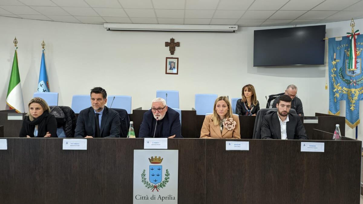 Aprilia - Conferenza stampa di fine anno per l'amministrazione Principi, il sindaco: "Abbiamo in mente lungo orizzonte di governo" - 