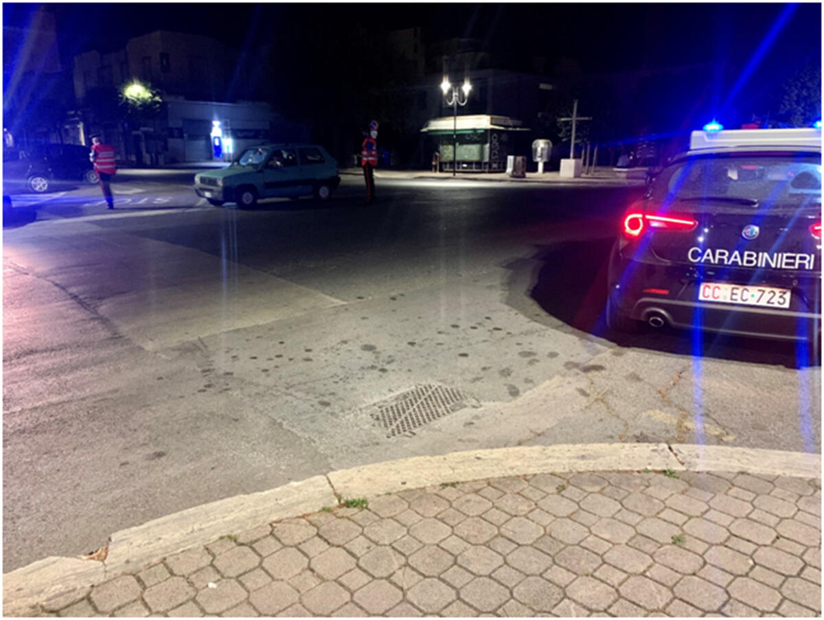 Aprilia - Fermati a bordo di un'auto con 30 grammi di hashish - 