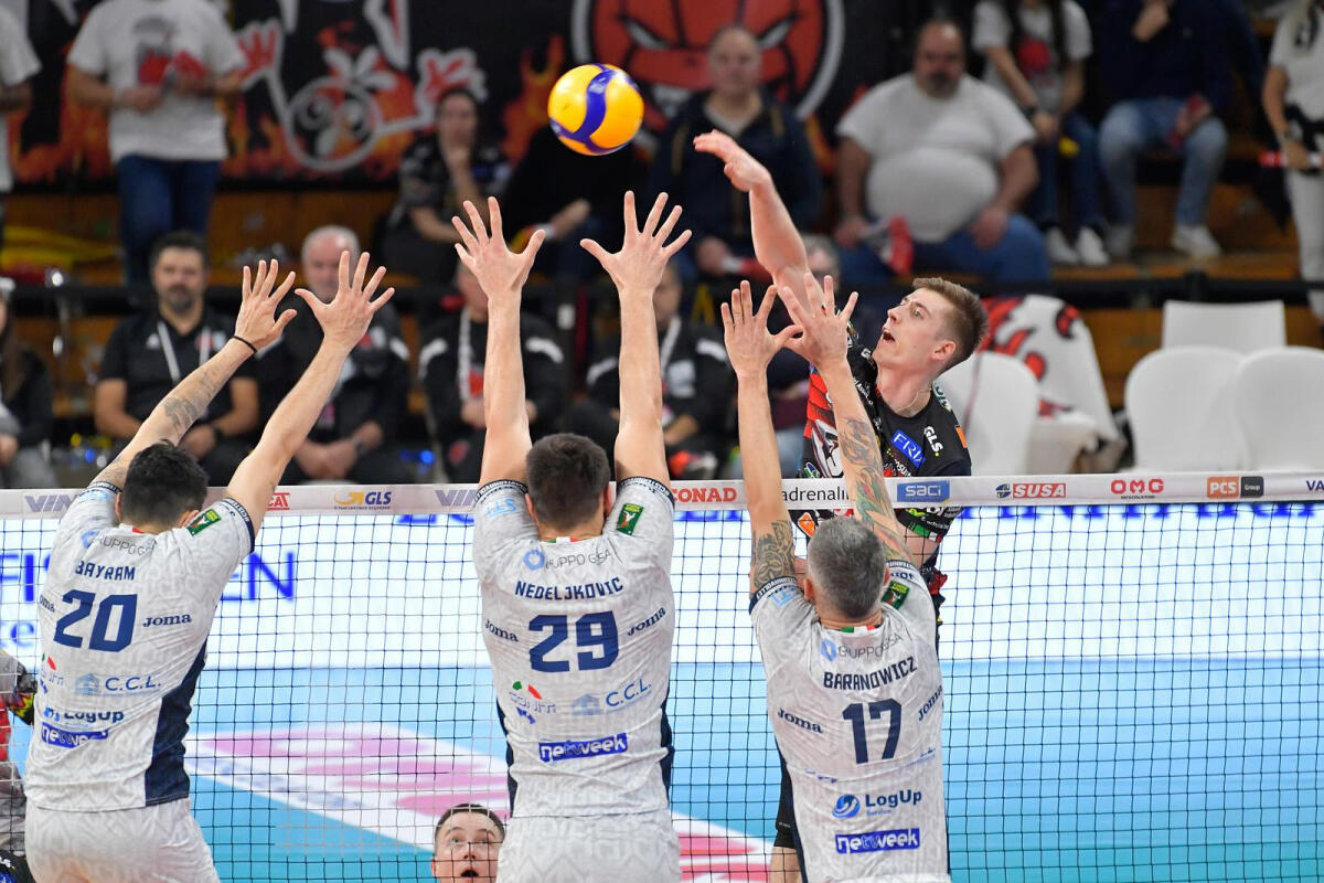 Superlega - Il Cisterna Volley lotta quattro set, ma non può nulla contro Perugia - 