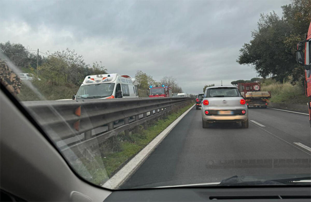 Rimosso l’incidente sulla Pontina, tra Via dei Rutuli e Via Fossignano. Due feriti, uno soccorso in codice rosso da un’eliambulanza. - 