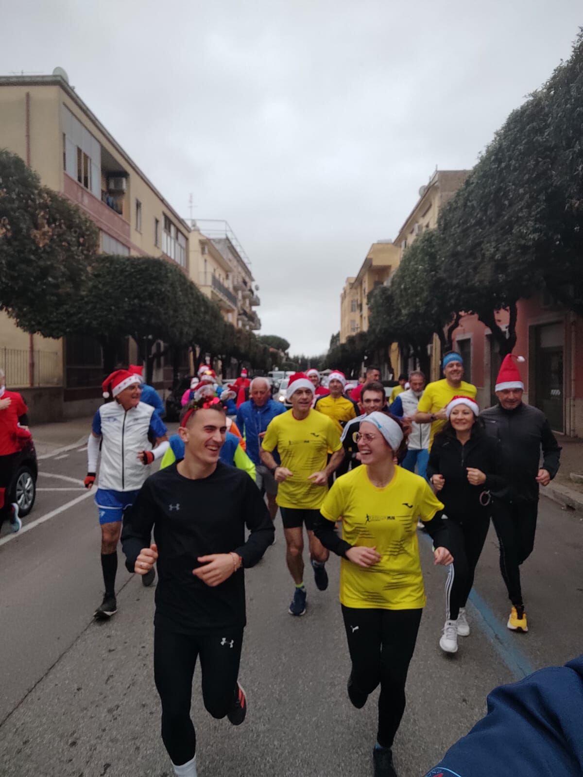 Successo per la prima edizione di “Corriamo sotto l’Albero” organizzata dalla Podistica Aprilia e dalla Runforever Aprilia. - 