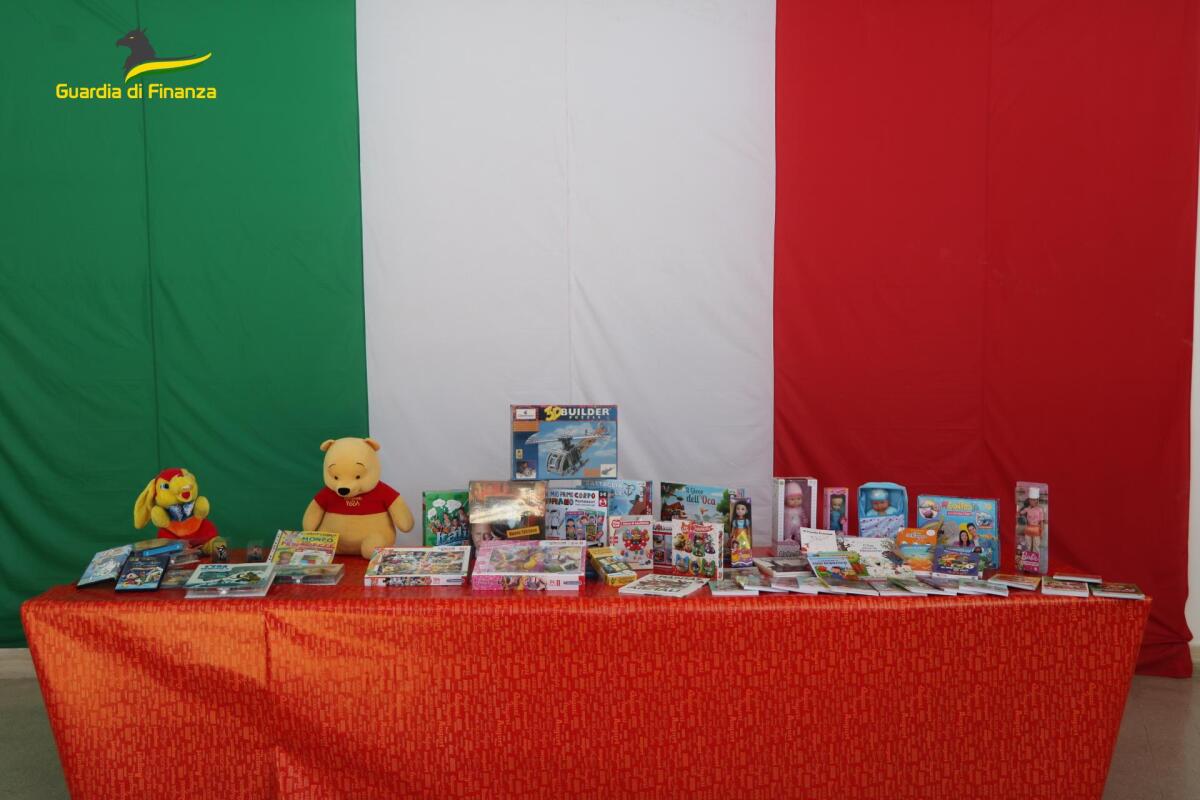 La Guardia di Finanza dona giocattoli ai piccoli pazienti del reparto di Pediatria del Goretti di Latina - 