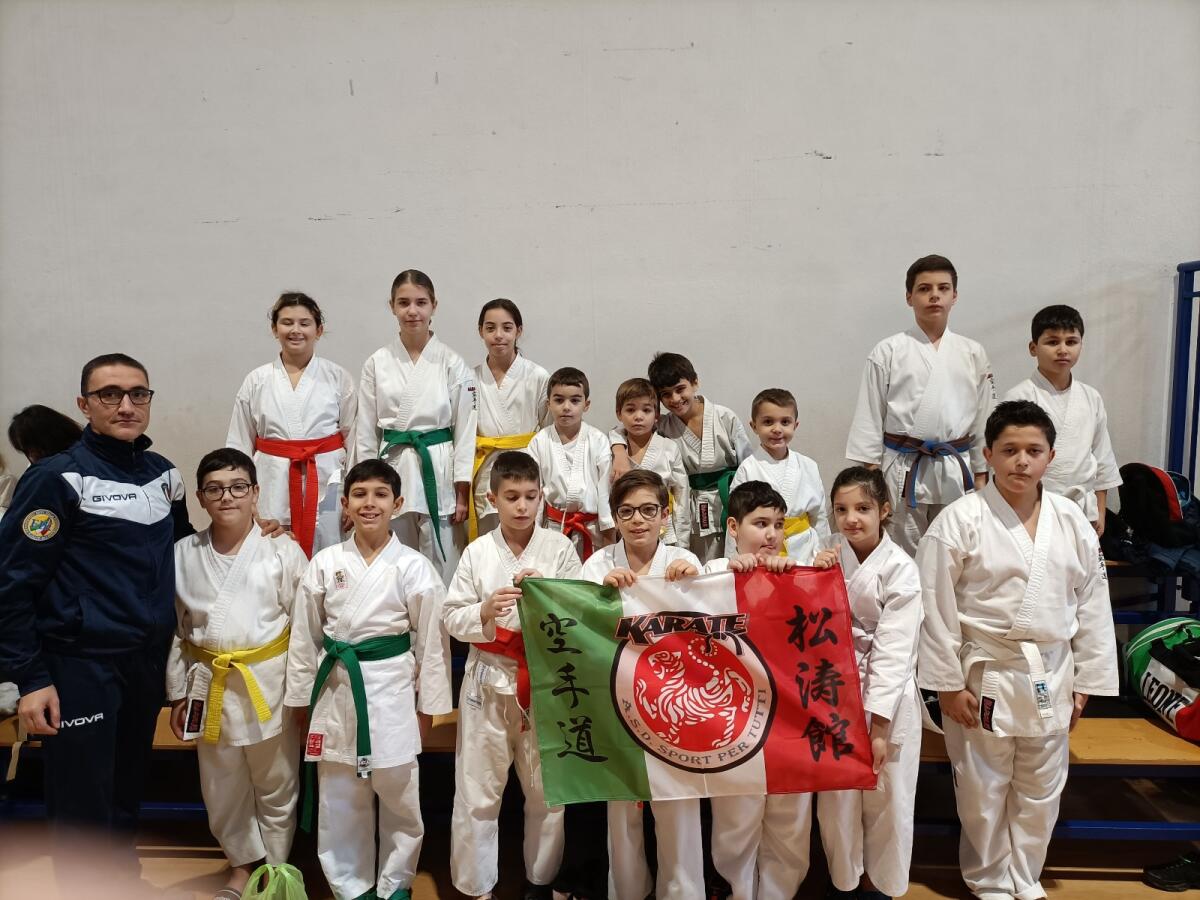 Karate, 9 medaglie e settimo posto a squadre per la Asd Sport per Tutti di Sermoneta alla "Coppa di Natale" di Roma. - 