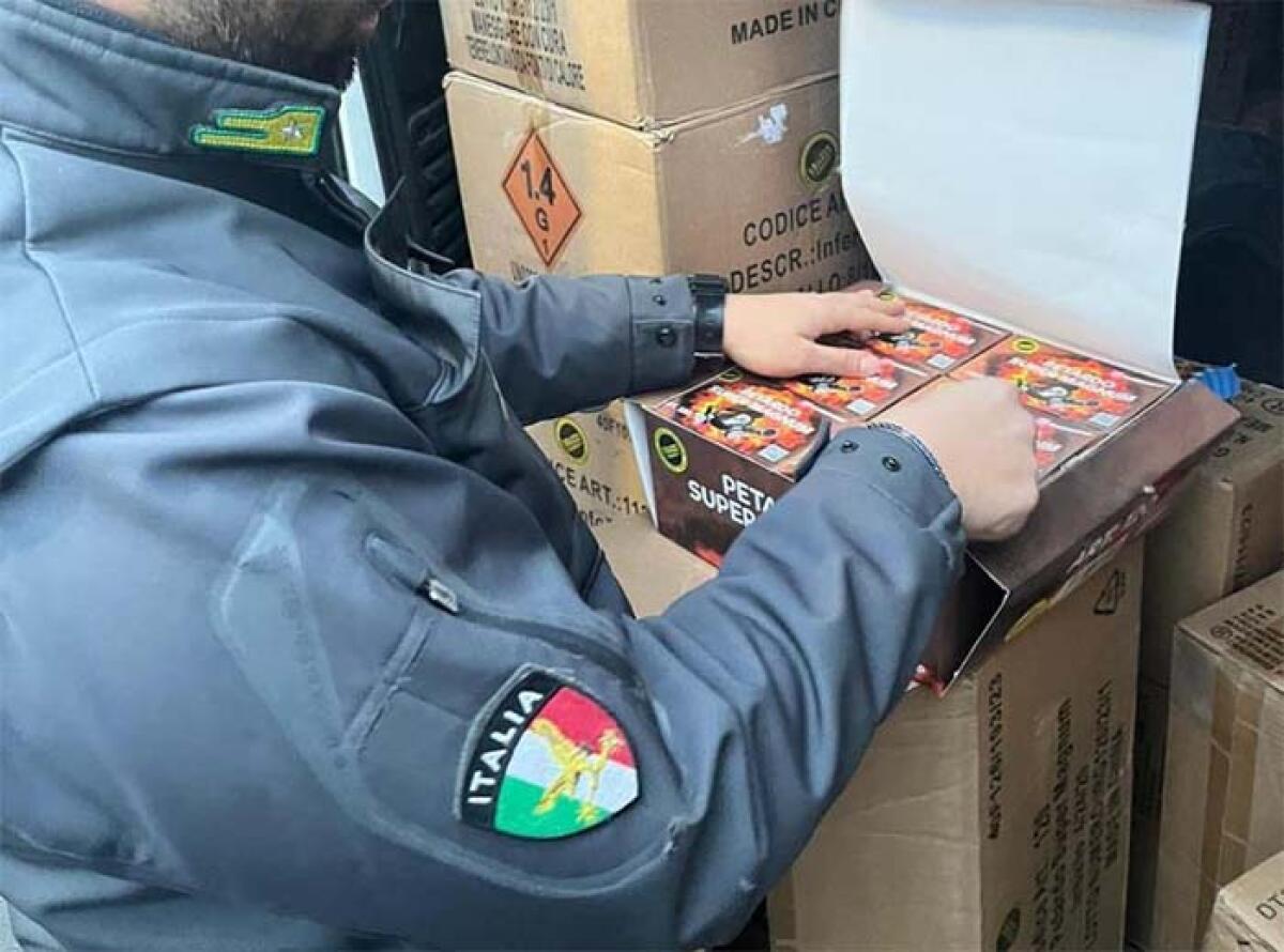 Sequestrate dalla Finanza di Roma 6 tonnellate di artifici pirotecnici pari a oltre 310.000 pezzi. - 
