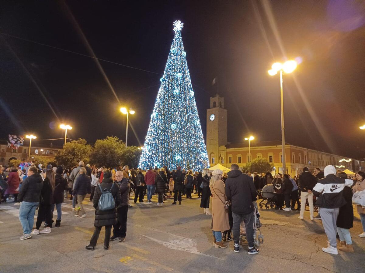Concerto di fine anno domenica 31 Dicembre a Latina con la band "Tutti Frutti" di Mauro Zazzarini. - 