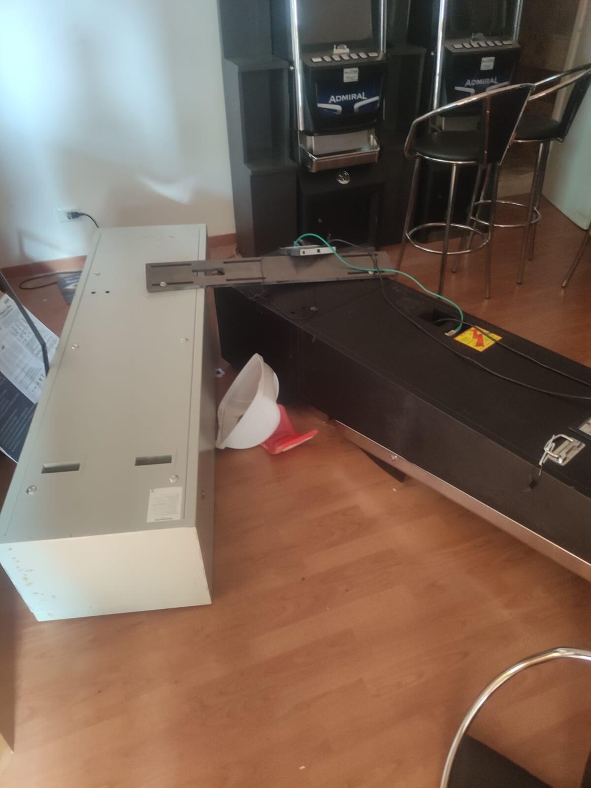 Furti e danni alle attività commerciali di Aprilia: razzia in centro - 