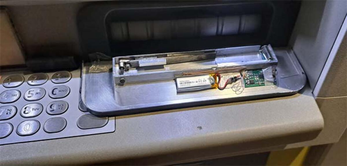 Tentano il “cash trapping” ad uno sportello Atm delle Poste, a Borgo Podgora. I carabinieri sventano la truffa. - 